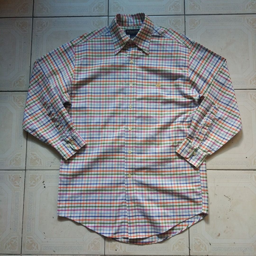 Brooks Brothers Longsleeve S (Category: Formal Shirts) located in Pasay City. Submitted by denimdude.ph (Listing ID 1470843137, Image 1). Description: light yellowing on collar, last pic.