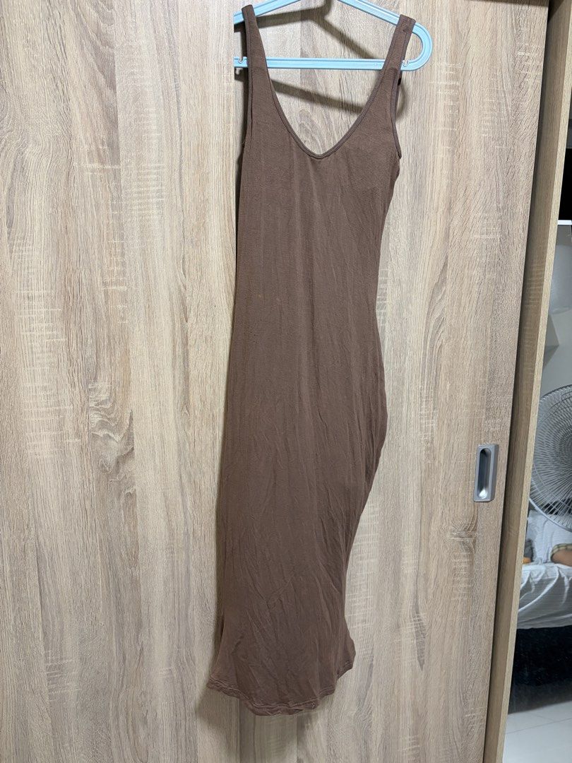 Brown bodycon midi tank dress (Category: Dresses) located in Manila. Submitted by kylicee (Listing ID 1470899603, Image 1). Description: - Color: Versatile earthy brown - Style: Bodycon midi dress with a simple slip-on design - Fit: Figure-hugging silhouette, falling to mid-calf - Details: Scoop neckline and comfortable thick straps - Fabric: Soft, high-stretch material for all-day comfort - Versatility: Perfect for casual wear or easy layering -