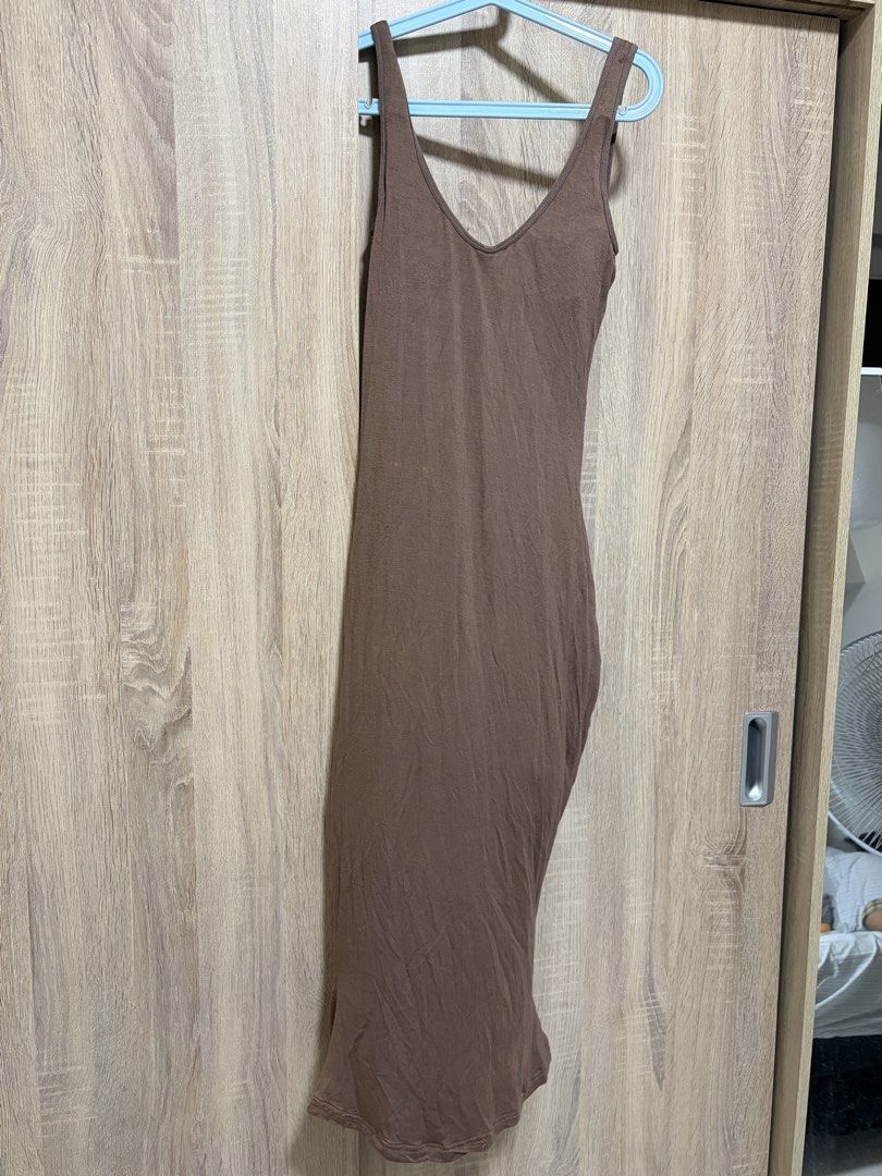Brown bodycon midi tank dress (Category: Dresses) located in Manila. Submitted by kylicee (Listing ID 1470899603, Image 2). Description: - Color: Versatile earthy brown - Style: Bodycon midi dress with a simple slip-on design - Fit: Figure-hugging silhouette, falling to mid-calf - Details: Scoop neckline and comfortable thick straps - Fabric: Soft, high-stretch material for all-day comfort - Versatility: Perfect for casual wear or easy layering -