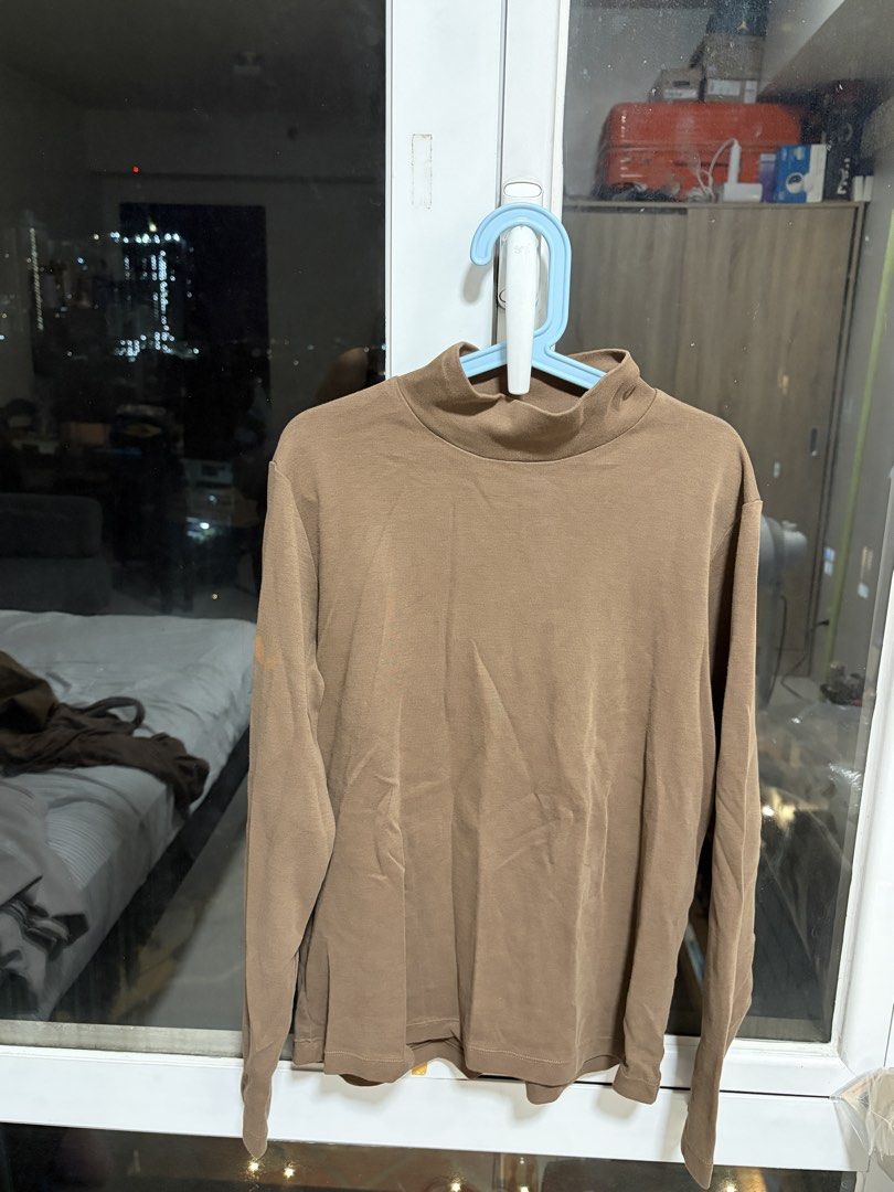 Brown Long Sleeve Mock Neck Top (like a heat tech) (Category: Longsleeves) located in Manila. Submitted by kylicee (Listing ID 1470899348, Image 1). Description: - Color: Brown - Style: Long sleeve mock neck top - Material: Soft, stretchy cotton - Condition: Good, but has a small orange bleach/stain spot on the right sleeve (check close-up photo) - Perfect versatile everyday basic.