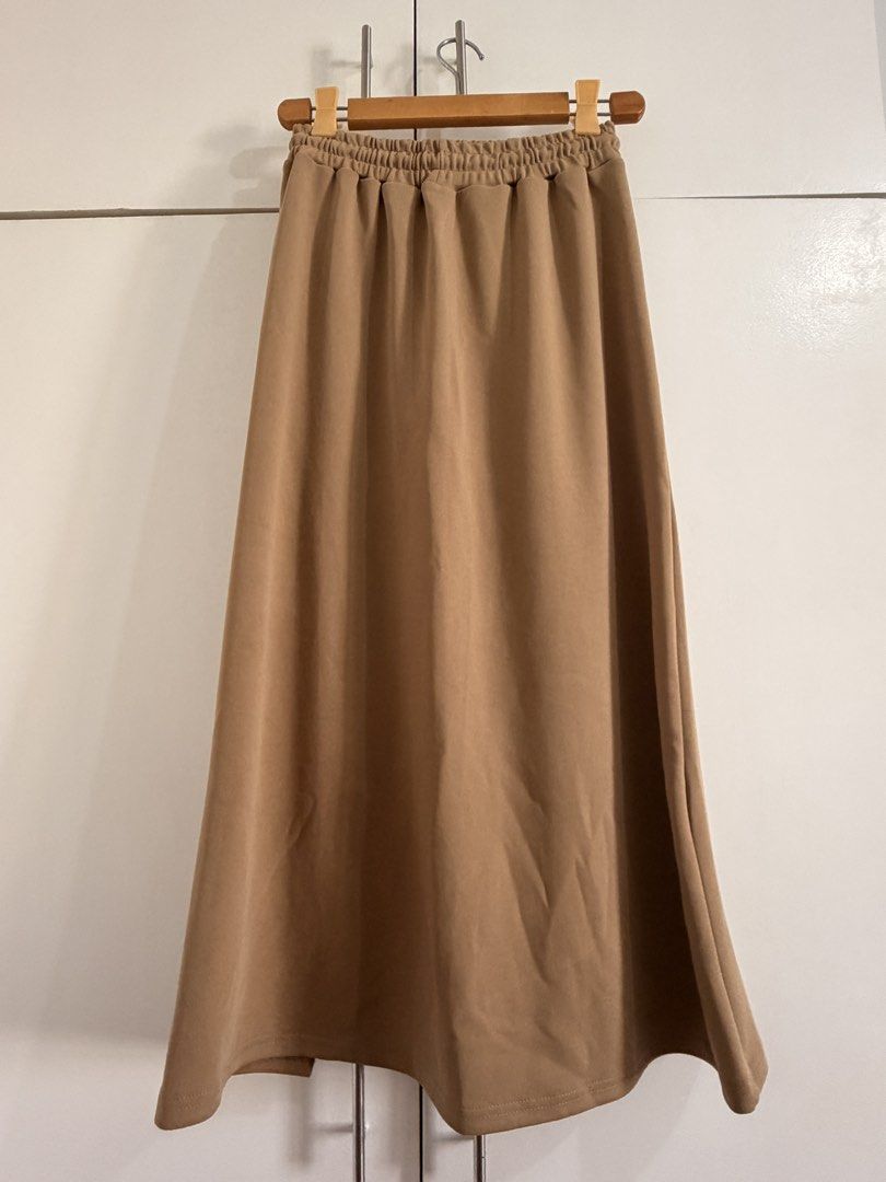 Brown maxi skirt with slit and drawstring waist (Category: Skirts) located in Marikina City. Submitted by _bananahanaa (Listing ID 1470801701, Image 2). Description: - Color: Versatile brown / neutral earth tone - Length: Midi to maxi - Fit: Elastic drawstring waist, easy pull-on style - Feature: Chic side slit for easy movement - Material: Soft and comfortable knit ribbed fabric - Condition: Clean and well cared for fits small-large.