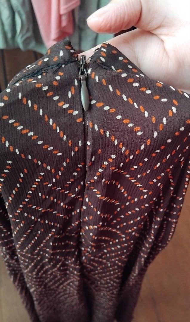 BROWN PRINTED MIDI SKIRT (Category: Skirts) located in Iloilo. Submitted by ayinscloset (Listing ID 1470822396, Image 2). Description: BROWN PRINTED MIDI SKIRT Price: ₱250 (negotiable) - Brand: No Brand - Size: US 8 (34-36") - Color: Dark Brown with Orange & White Prints - Condition: Excellent preloved condition / Good as new - No issues, stains, holes, or damage - Unique geometric patterned design - Flowy midi-length silhouette - Back zipper clo