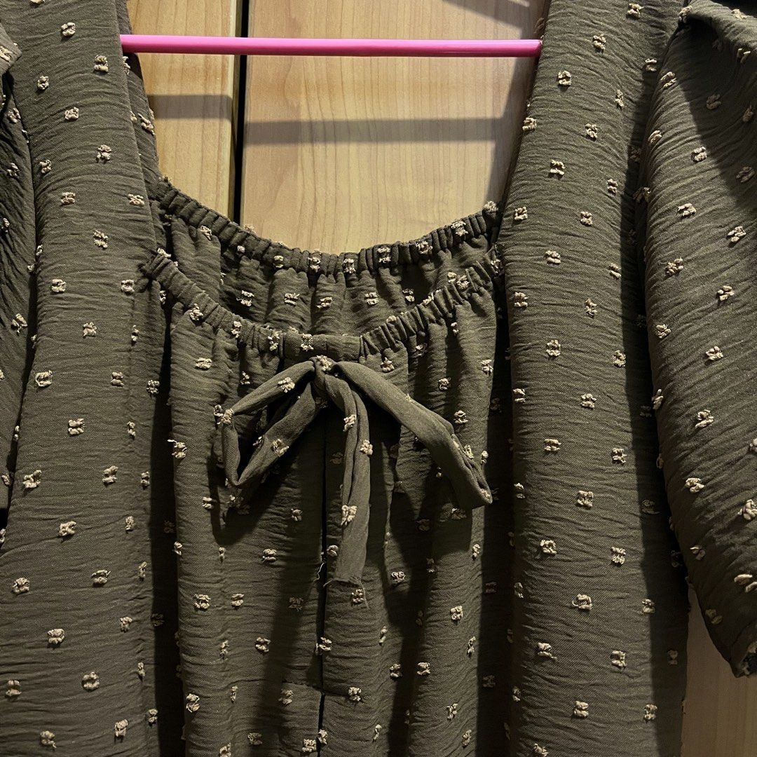 Brown Square Neck Dot Peplum Blouse with Ribbin (Category: Blouses) located in Makati City. Submitted by possession.ph (Listing ID 1470888208, Image 2). Description: Bought in a bazaar. Never worn. .