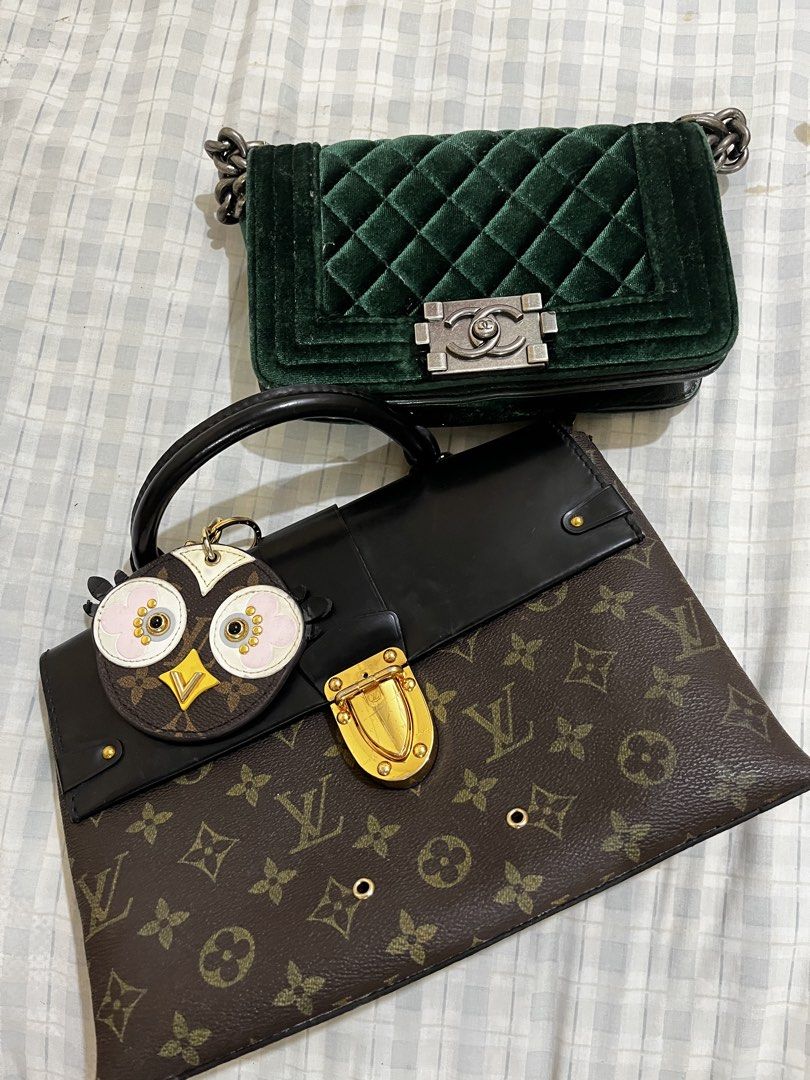 BUNDLE GUCCI AND LV (Category: Luxury Bags & Wallets) located in Paranaque City. Submitted by yakithings (Listing ID 1470881511, Image 1). Description: PM FOR MORE PICTURES .