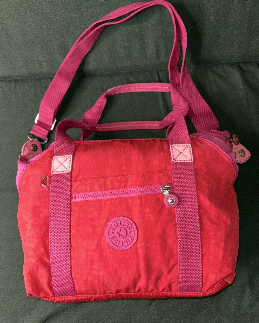 BUNDLE KIPLING (Category: Shoulder Bags) located in General Santos City (Dadiangas). Submitted by grasya_12 (Listing ID 1470789896, Image 2). Description: BUNDLE KIPLING slingbag Mini and medium size Normal Signs of usage and need wash.