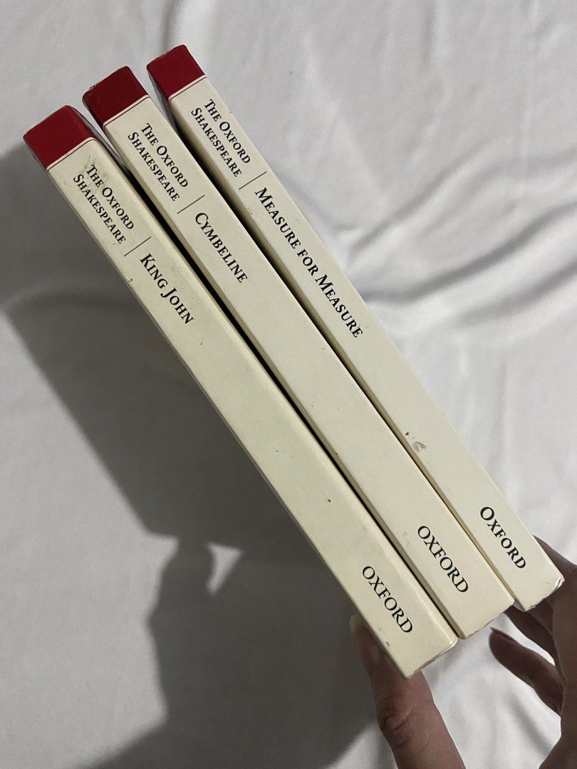 [BUNDLE] Shakespeare Oxford World's Classics (Category: Storybooks) located in Cebu City. Submitted by doslothsdream (Listing ID 1470851341, Image 3). Description: one copy has sticker residues on its paper edges. nonetheless, all are in excellent condition. just let me know if you want more photos!.