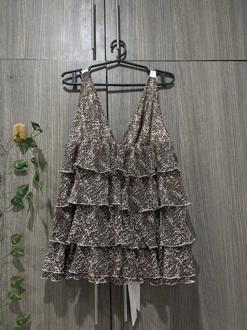 BUNDLE TAKE ALL FOR 2500 pesos shipping fee included (Category: Dresses) located in Manila. Submitted by a.aazcii (Listing ID 1470748037, Image 2). Description: ‼️Hello! Selling my preloved clothes for only 2500 pesos (shipping included + slightly negotiable)‼️ ✨SOME ARE BRANDED✨ Details: 💙 SMALL TO MEDIUM INCLUSION 💙Victoria Secret Baby doll top 💙Red tube top 💙Charlotte Russe mini skirt 💙Blue fairy dress w zipper 💙cami top 💙yellow dress �