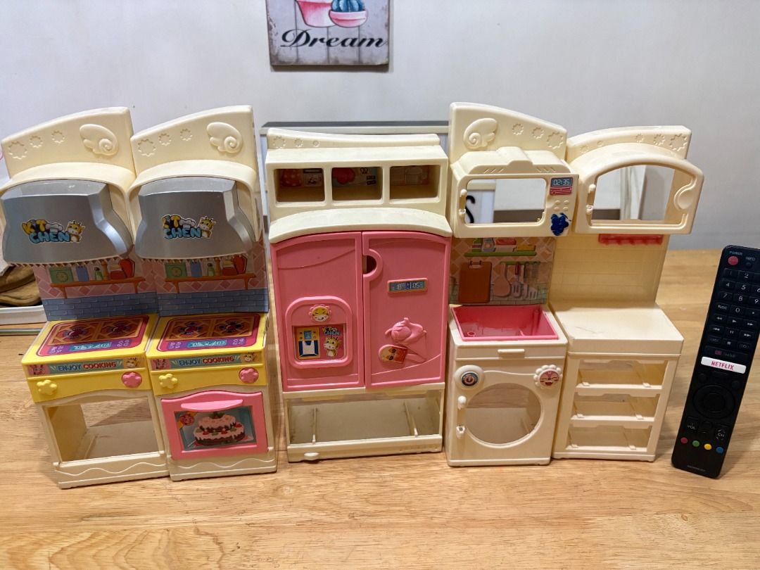Bundle Toy Kitchen (Category: Kids Toys) located in Marikina City. Submitted by thrifty_trinkets_by_anais (Listing ID 1470841191, Image 1). Description: 🌸 Selling own preloved/brand new items for less - EVERYTHING is negotiable as long as REASONABLE in price 🤗 🙏🏻 Please also check my account for more marked down items 🫶 📍Marikina near S&R/Uniqlo 💳 Maribank/Maya 🏍️ Grab/Lalamove/J&T (by schedule) 📦 Items will be wrapped with recycled mate