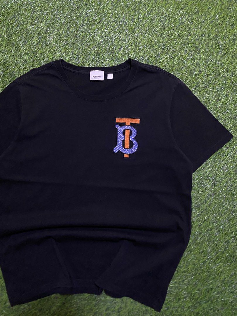 BURBERRY (Category: Tshirts & Polo Shirts ) located in Manila. Submitted by niftythrifttt (Listing ID 1470862826, Image 3). Description: BURBERRY SIZE L WIDTH - 21.5 LENGTH - 28 COLOR RATE 9.8 EXCELLENT CONDI NO ISSUE.