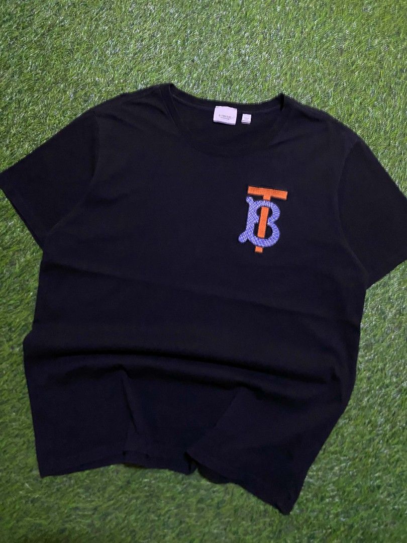 Burberry Black TB Monogram Patch Cotton T-Shirt (Category: Tshirts & Polo Shirts ) located in Manila. Submitted by franzenbal30332 (Listing ID 1470879542, Image 3). Description: BURBERRY SIZE L WIDTH - 21.5 LENGTH - 28 COLOR RATE 9.8 EXCELLENT CONDI NO ISSUE.