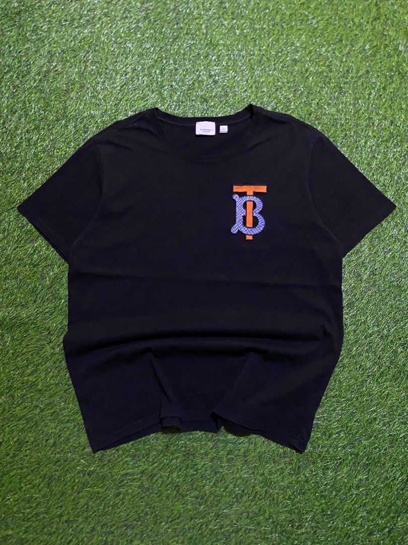 Burberry Black TB Monogram Patch Cotton T-Shirt (Category: Tshirts & Polo Shirts ) located in Manila. Submitted by franzenbal30332 (Listing ID 1470879542, Image 1). Description: BURBERRY SIZE L WIDTH - 21.5 LENGTH - 28 COLOR RATE 9.8 EXCELLENT CONDI NO ISSUE.