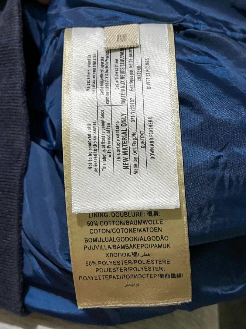 BURBERRY BOMBER JACKET (Category: Coats, Jackets and Outerwear) located in Davao. Submitted by blazing.rachel02 (Listing ID 1470853077, Image 3). Description: Medium on tag 21.5 x 27 Color rate: 9.5/10 Very good condition Issue: need repair sa zipper sa sleeves di mascara Authentic.