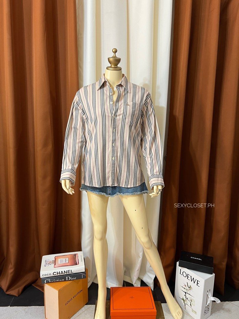 Burberry Longsleeves Orig💯 (Category: Luxury Apparel) located in Cebu City. Submitted by sexyclosetph2.0 (Listing ID 1470857632, Image 1). Description: Orig💯 Like new condition Color rate 10/10 No issues Med on tag Very nice! Ganda for casual wear .