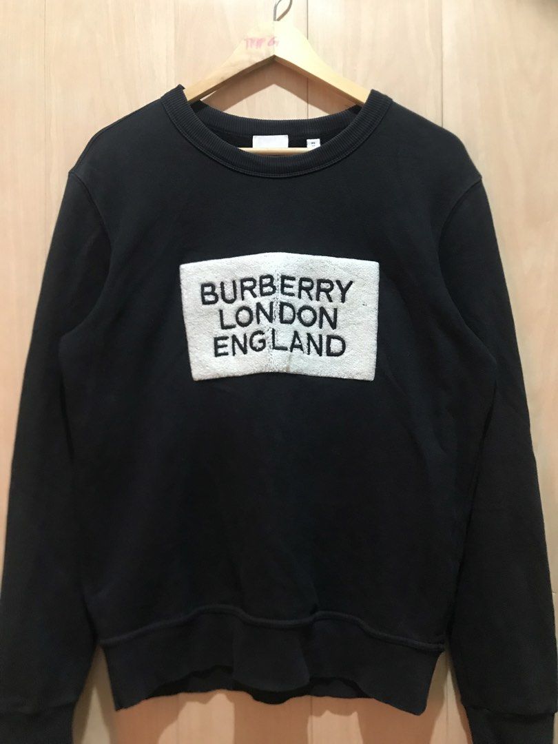 BURBERRY PULLOVER SWEATER (Category: Coats, Jackets and Outerwear) located in Davao. Submitted by tripgapprl (Listing ID 1470819234, Image 1). Description: Size: XS to small Condition: 9.3/10 Color rate: 9/10 Issue: stain sa may logo Need wash.