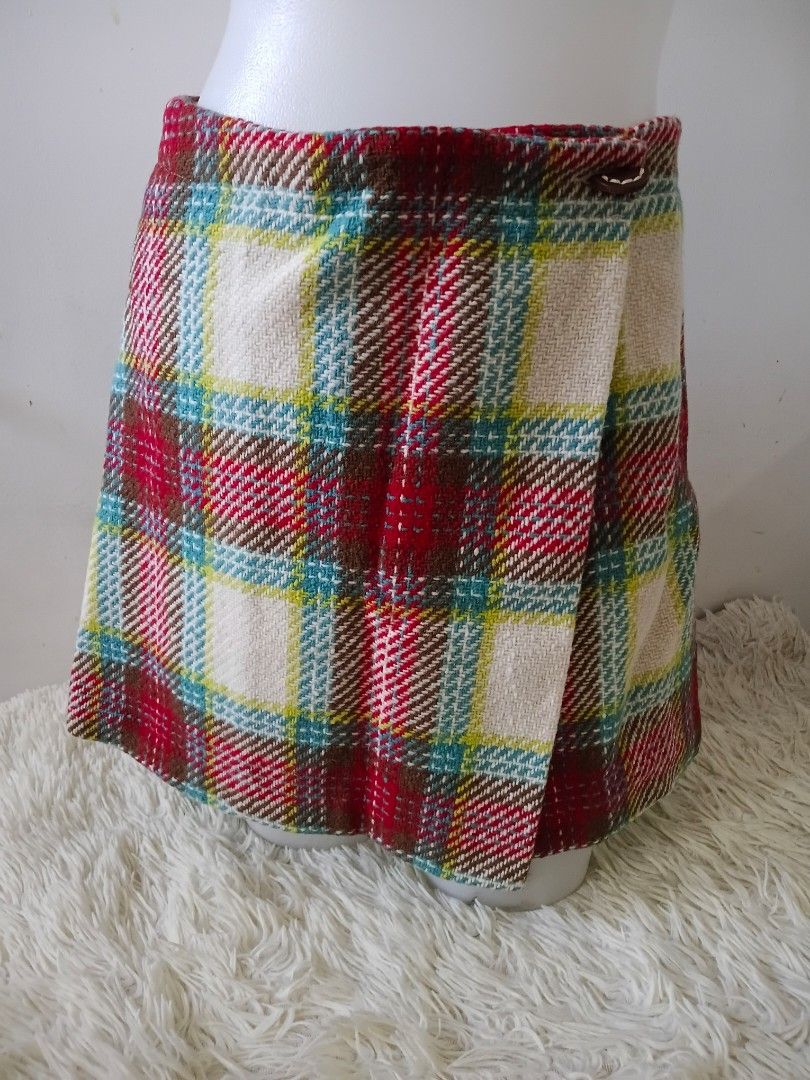 Burberry Wrap Skirt (Category: Skirts) located in Paranaque City. Submitted by raenjavi (Listing ID 1470767733, Image 2). Description: Php1500.