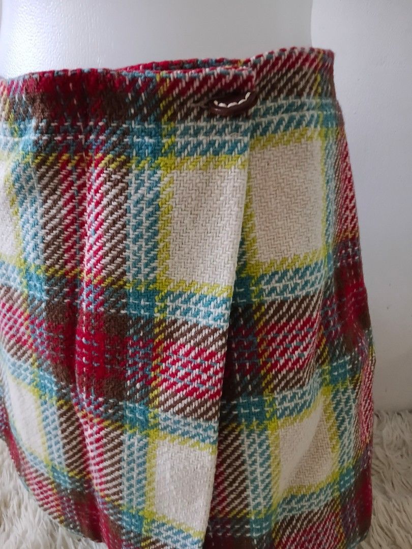 Burberry Wrap Skirt (Category: Skirts) located in Paranaque City. Submitted by raenjavi (Listing ID 1470767733, Image 3). Description: Php1500.