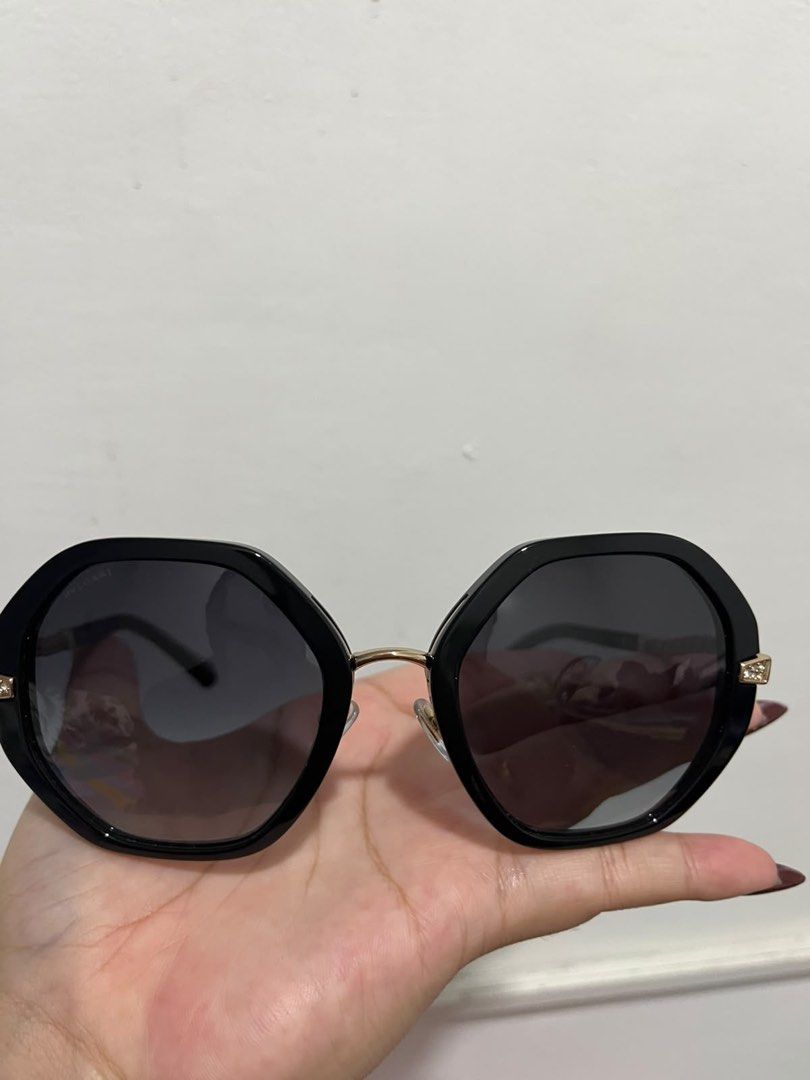 BVLGARI Sunglasses with Original Case and Pouch (Category: Sunglasses & Eyewear) located in Marilao. Submitted by ryuryuzj73716 (Listing ID 1470838455, Image 1). Description: - price slightly negotiable Brand: Authentic BVLGARI - Frame: Classic black with elegant gold-tone temple accents - Lenses: Gradient dark lenses - Inclusions: Original branded hard case, fabric dust pouch with drawstring, and BVLGARI logo box - Condition: Pristine, well-main