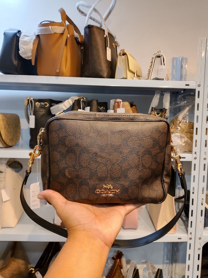 C Carey (Category: Shoulder Bags) located in Manila. Submitted by luxwalletbags (Listing ID 1470783370, Image 1). Description: .