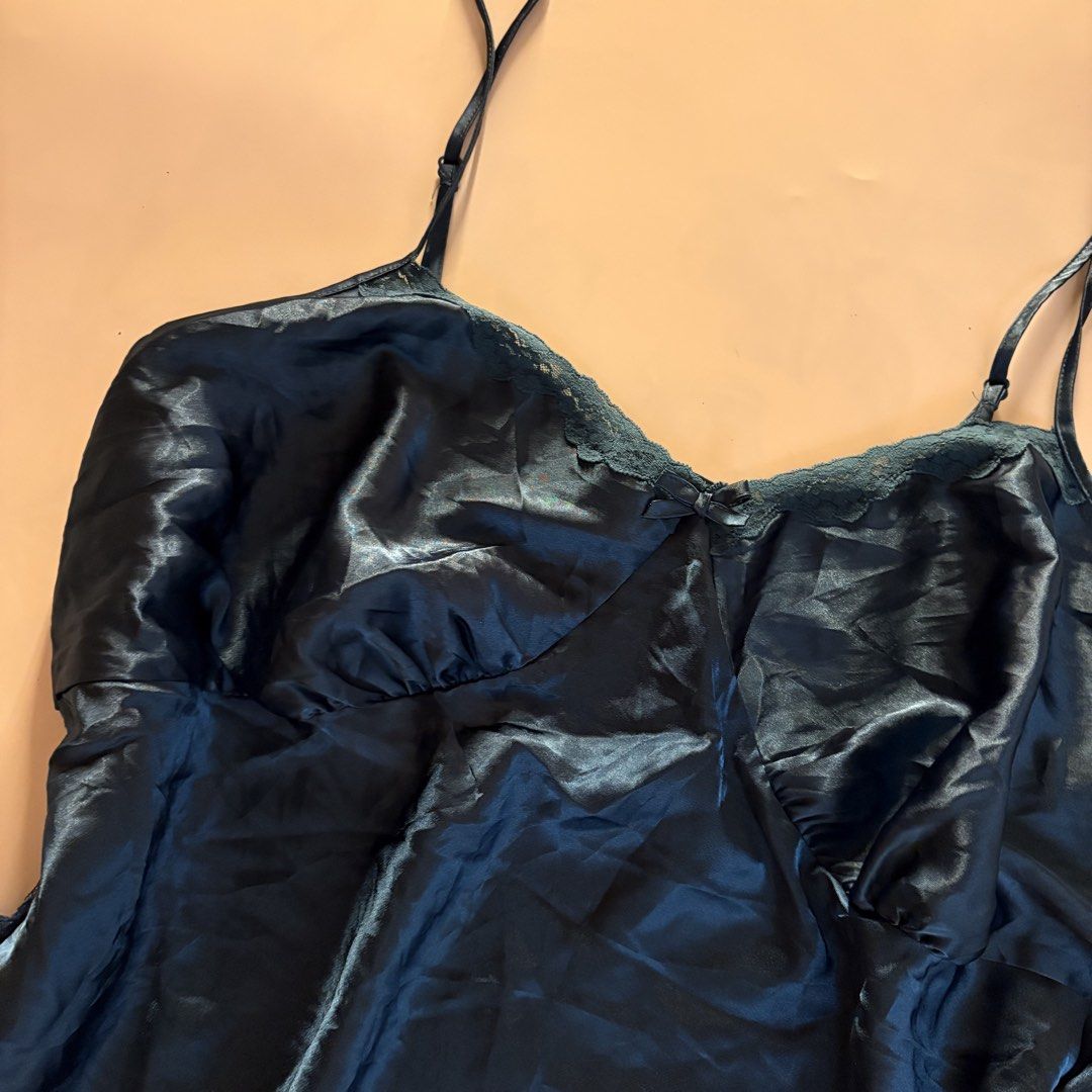 Cacique deep blue bustier top (Category: Sleeveless) located in Quezon City. Submitted by tomatoes221 (Listing ID 1470754171, Image 2). Description: .