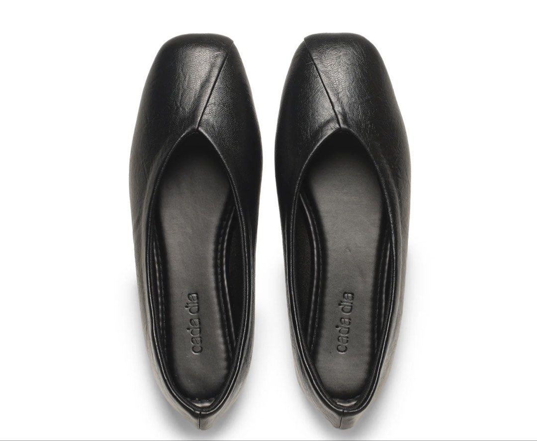 Cada Dia - Alba Flats in Sombria (Category: Flats & Sandals) located in Davao. Submitted by mgnmm (Listing ID 1470840082, Image 1). Description: Size 5 Used once only. Size is too snug for my wide feet. Loc: Davao City Free SF.