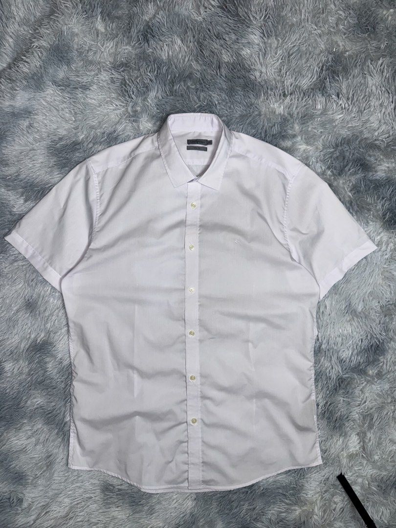 Calvin Klein Button Up Polo (Category: Formal Shirts) located in Taguig. Submitted by mrwickjohn67 (Listing ID 1470906005, Image 2). Description: No flaws Hangtag na lang kulang. Brand new condition, crispy tela 23x30.5.