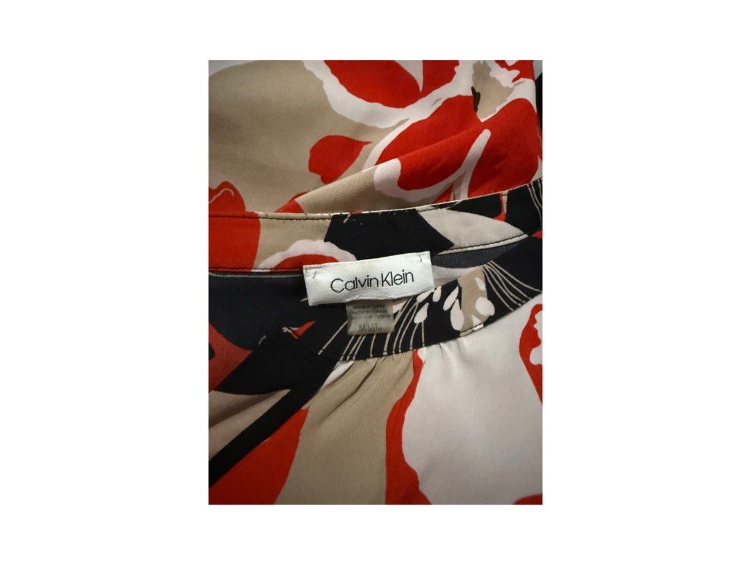 Calvin Klein Printed Blouse (Category: Blouses) located in Legazpi City. Submitted by alyblueberyl (Listing ID 1470806902, Image 3). Description: Size Medium Flowy and comfy material.