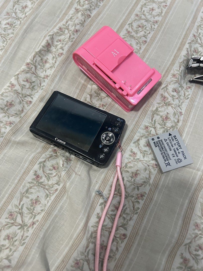 CANON IXUS 75 (Category: Cameras) located in Boac. Submitted by ltalysfinest (Listing ID 1470923803, Image 1). Description: DOES NOT TURN ON I bought a NB-4L battery for it, 450 ata bili ko, sama ko na lang camera para hindi sayang. I can include the box of the battery. The charger is also included, bagong bili lang yesterday. .