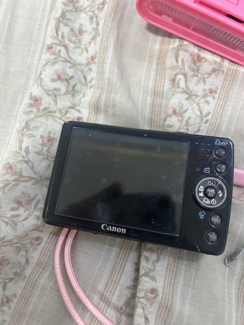 CANON IXUS 75 (Category: Cameras) located in Boac. Submitted by ltalysfinest (Listing ID 1470923803, Image 3). Description: DOES NOT TURN ON I bought a NB-4L battery for it, 450 ata bili ko, sama ko na lang camera para hindi sayang. I can include the box of the battery. The charger is also included, bagong bili lang yesterday. .