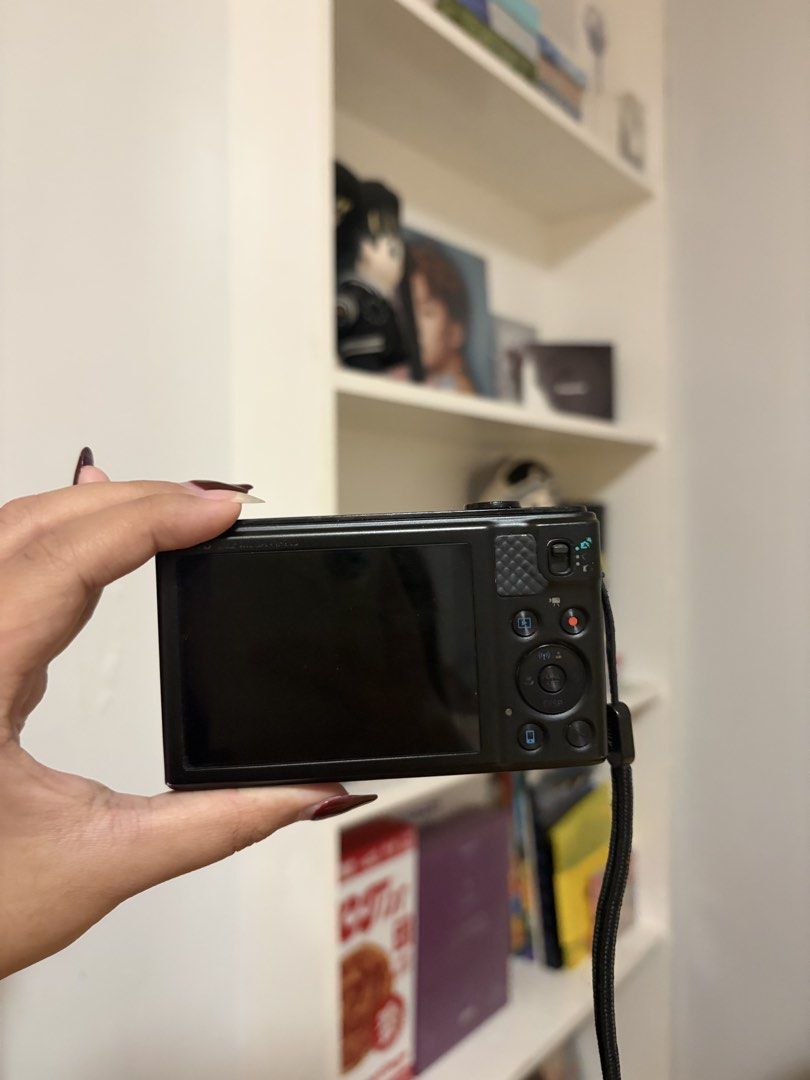 Canon PowerShot SX610 HS Black Digital Camera (Category: Cameras) located in Quezon City. Submitted by byyanna.co (Listing ID 1470840487, Image 2). Description: ୨ৎ 20.2 MP resolution + 18x optical zoom ୨ৎ captures photos and videos in 1080p Full HD ୨ৎ design: sleek, compact, and easy to bring anywhere ୨ৎ photo quality: sharp, vibrant, and detailed shots ୨ৎ fully functional — buttons, flash, zoom, and video all working properly ୨ৎ super pretty out