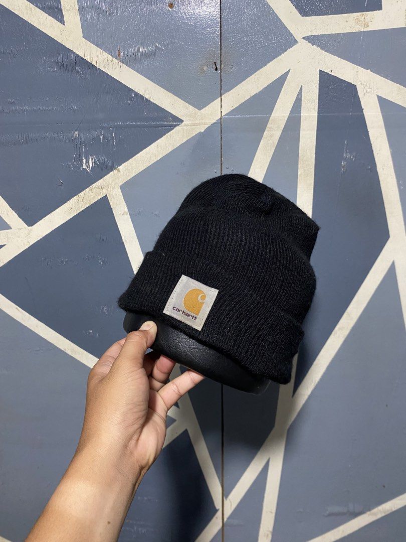 Carhartt A18 Black Watch Hat Beanie (Category: Caps & Hats) located in Polomolok. Submitted by marrssz (Listing ID 1470744357, Image 3). Description: - Brand: Carhartt - Color: Classic Black - Material: 100% warm and cozy acrylic - Origin: Made in Canada - Features: Iconic square label on front cuff - Size: One size fits all - Condition: Great everyday staple for chilly weather.