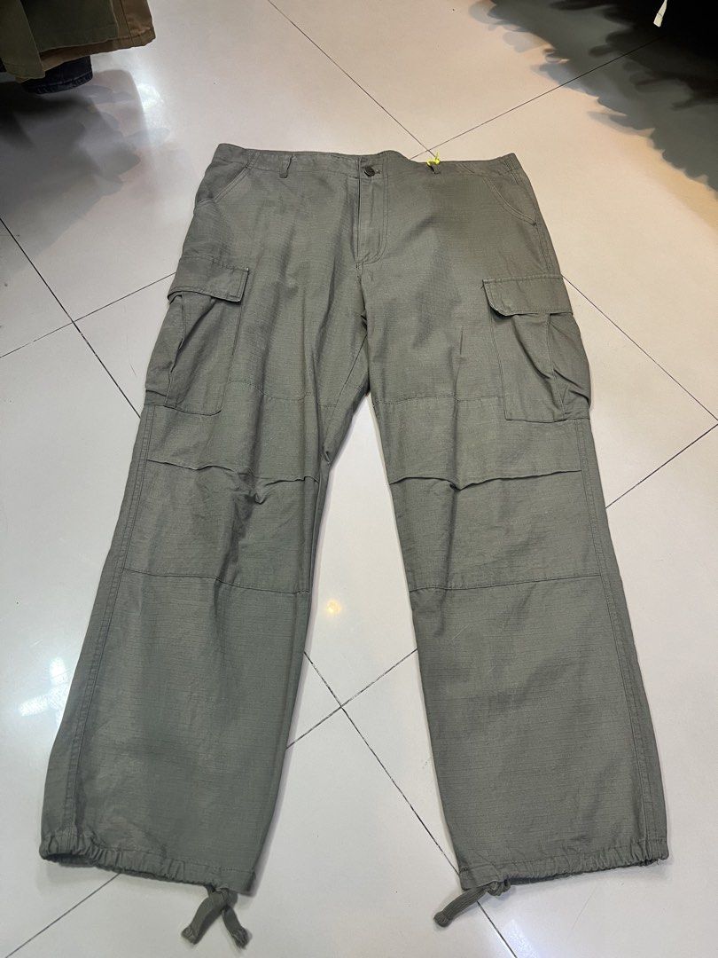 Carhartt Green Cargo Pants Ripstop Adjustable Cuffs (Category: Trousers) located in Manila. Submitted by irenekaren57943 (Listing ID 1470809233, Image 2). Description: 𒊹︎ Carhartt Green Cargo Pants Ripstop Adjustable Cuffs ➤ 𝟑𝟔-𝟑𝟖 𝐖𝐚𝐢𝐬𝐭| 𝟑𝟖 𝐋𝐞𝐧𝐠𝐭𝐡 ➤ 𝟗.𝟓 | 𝐄𝐱𝐜𝐞𝐥𝐥𝐞𝐧𝐭 ➤ 𝐈𝐬𝐬𝐮𝐞: 𝐍𝐚𝐬𝐚 𝐩𝐢𝐜. .