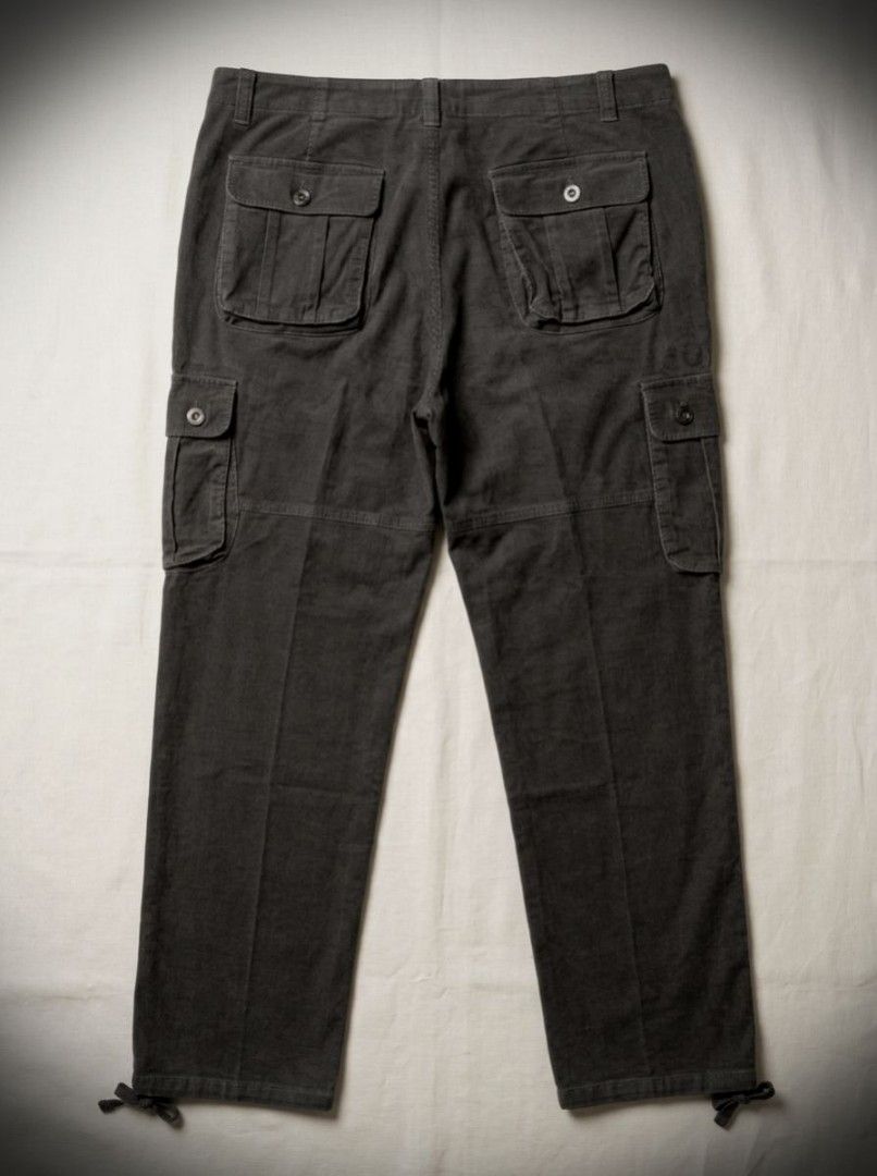 Carhartt Inspi. Cargo Drawstring Pants (Category: Jeans) located in Manila. Submitted by liliaplay (Listing ID 1470846412, Image 2). Description: Premium Solid! Pre-loved Imported 6 pockets semi lightweight and thick button pockets straight cut size: 40-41 hem/rise: 12.5 length: 42 leghole: 9.5 Issue it has small scratches on side waist Other than that No Issue! Lowered to its negotiable price Payment 1st Shipped.