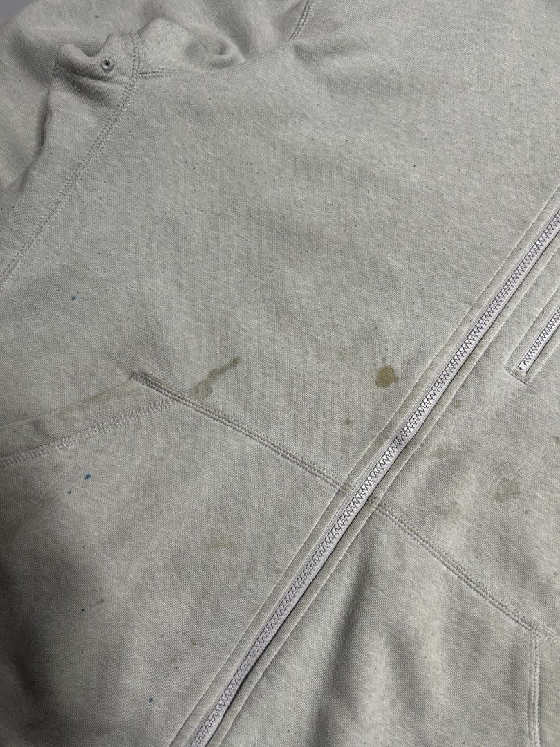 Carhartt zipup hoodie (authentic) (Category: Hoodies) located in Trece Martires City. Submitted by flip_flips (Listing ID 1470893762, Image 3). Description: Carhartt zipup hoodie (authentic) -Dimes: 27 width 30 length -Good condition -9/10 color rate -issue: stains need deep wash, 1 mini hole on right sleeve.
