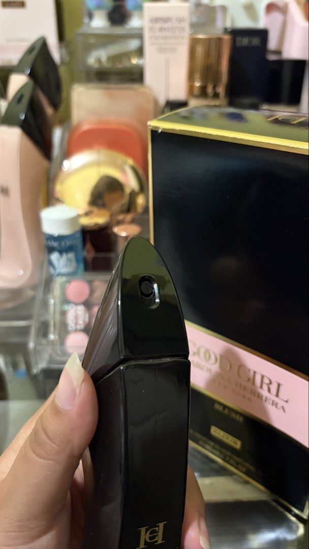 CAROLINA HERRERA Good Girl Blush Elixir (Category: Fragrance & Deodorants) located in Bulacan. Submitted by shopwithme_23 (Listing ID 1470764932, Image 3). Description: •full size •EDP •80ml •with box •missing 9-10 sprays ₱7,000 onlyyy!!! Retails for 10-12k.