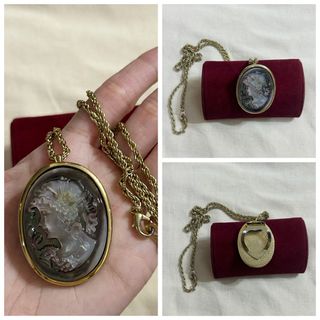 (Category: ) located in . Submitted by cestparfaitvintagejewelries (Listing ID 1470839452, Image 1). Description: .