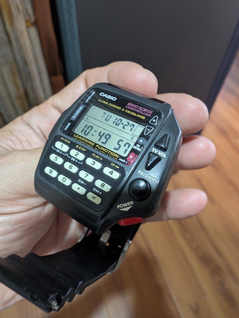 Casio CMD-40 Wrist Remote Controller Calculator Watch (Category: Men's Watches) located in Naga. Submitted by kenshin78 (Listing ID 1470908542, Image 2). Description: Casio CMD-40 wrist remote controller watch. Issue nag crack yung isang side ng lagayan ng strap Sold as is!.