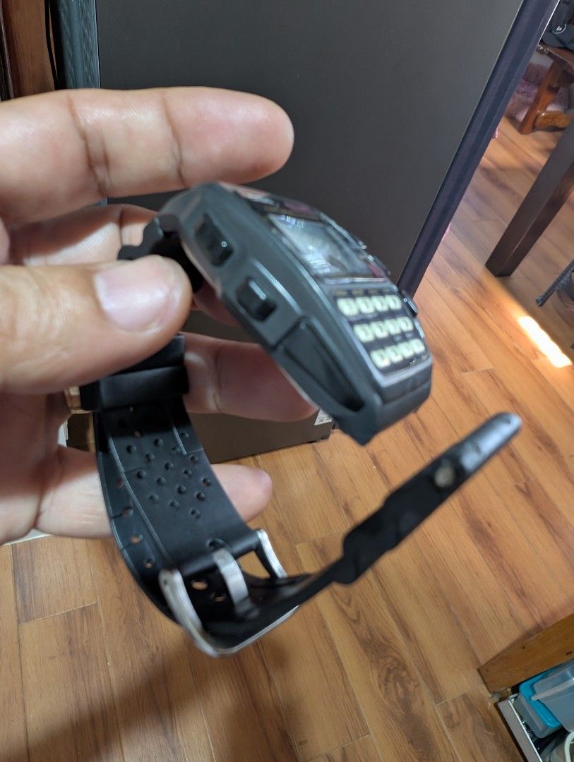 Casio CMD-40 Wrist Remote Controller Calculator Watch (Category: Men's Watches) located in Naga. Submitted by kenshin78 (Listing ID 1470908542, Image 3). Description: Casio CMD-40 wrist remote controller watch. Issue nag crack yung isang side ng lagayan ng strap Sold as is!.