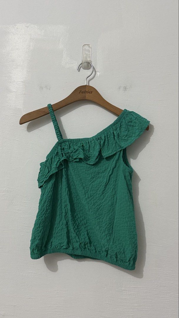 Cat & Jack one-shoulder frill blouse (Category: Sleeveless) located in Cordova. Submitted by thedecluterrer (Listing ID 1470760993, Image 2). Description: .