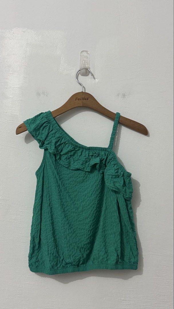 Cat & Jack one-shoulder frill blouse (Category: Sleeveless) located in Cordova. Submitted by thedecluterrer (Listing ID 1470760993, Image 1). Description: .