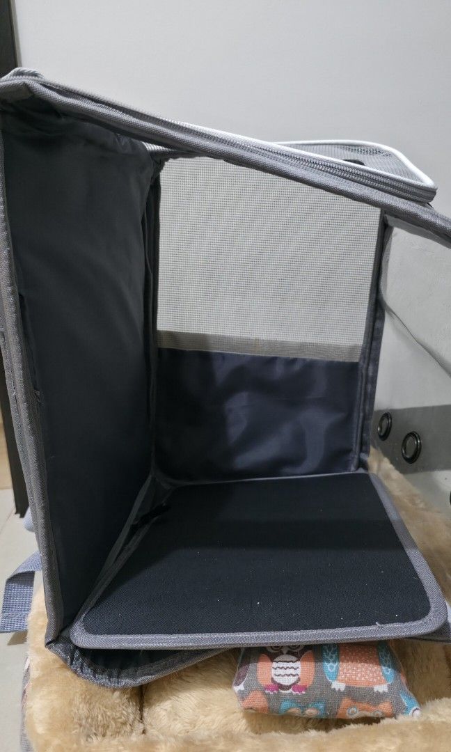 Cat carrier (Category: Homes & Other Pet Accessories) located in Taguig. Submitted by no-trades (Listing ID 1470870011, Image 2). Description: date of purchase: August 2026 our cat passed away last October 6 and we are now letting go of her belongings.
