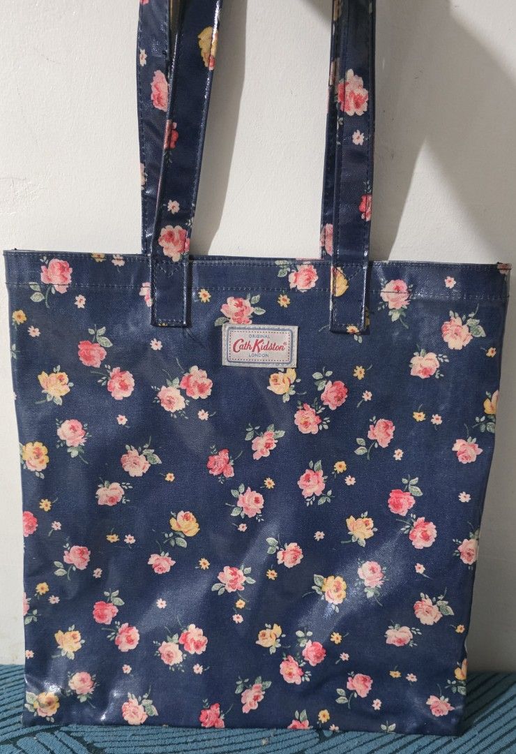 Cath Kidston Large Coated Bookbag (Category: Tote Bags) located in Mandaluyong City. Submitted by mlstuff28 (Listing ID 1470790341, Image 1). Description: -Authentic Mop: bank transfer/gcash.
