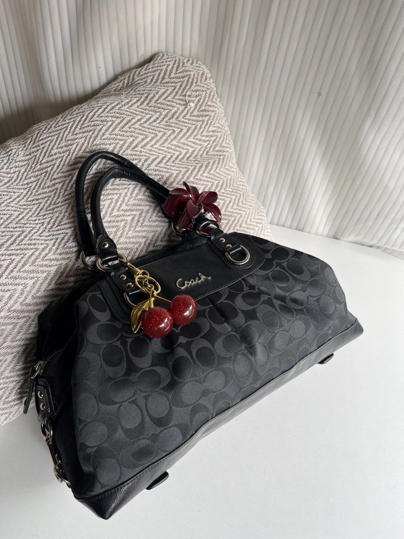 CCH ASHLEY SATCHEL IN TRIPLE BLACK (Category: Luxury Bags & Wallets) located in Bacolod City. Submitted by rubiesjana_026 (Listing ID 1470751716, Image 3). Description: Condition/Flaws: * Rank A * No major rubs or runs on the canvas * Rubber lining is still intact * Leather parts no major issue/ only signs of use * Minimal dirts on canvas/ need wash * Missing hangtag and long strap * Overall, in excellent condition.