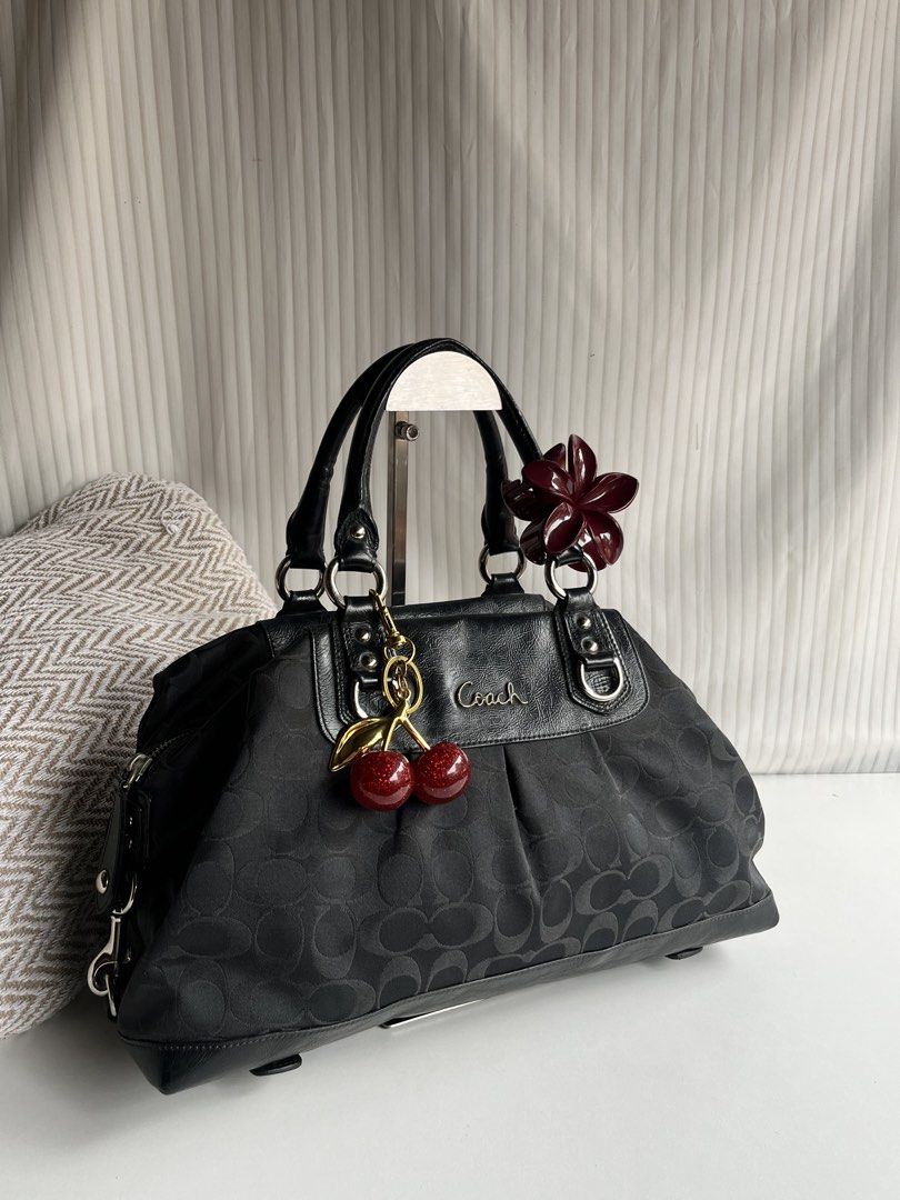 CCH ASHLEY SATCHEL IN TRIPLE BLACK (Category: Luxury Bags & Wallets) located in Bacolod City. Submitted by rubiesjana_026 (Listing ID 1470751716, Image 2). Description: Condition/Flaws: * Rank A * No major rubs or runs on the canvas * Rubber lining is still intact * Leather parts no major issue/ only signs of use * Minimal dirts on canvas/ need wash * Missing hangtag and long strap * Overall, in excellent condition.