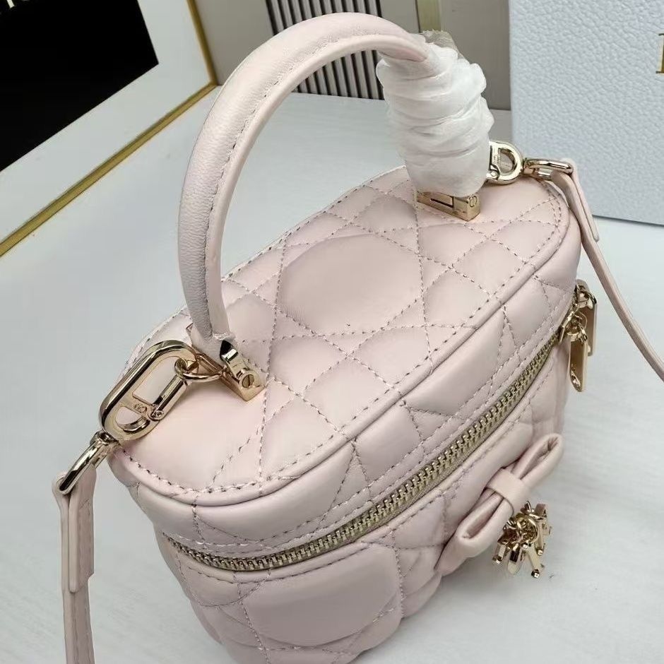 cd vanity bag lambskin leather bag (Category: Shoulder Bags) located in Quezon City. Submitted by japanandsingaporeluxepreloved (Listing ID 1470799961, Image 2). Description: .
