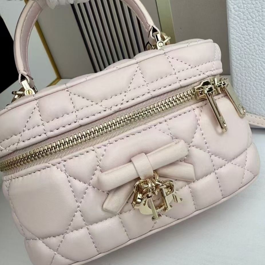 cd vanity bag lambskin leather bag (Category: Shoulder Bags) located in Quezon City. Submitted by japanandsingaporeluxepreloved (Listing ID 1470799961, Image 1). Description: .