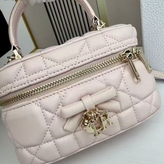 (Category: ) located in . Submitted by japanandsingaporeluxepreloved (Listing ID 1470799961, Image 1). Description: .