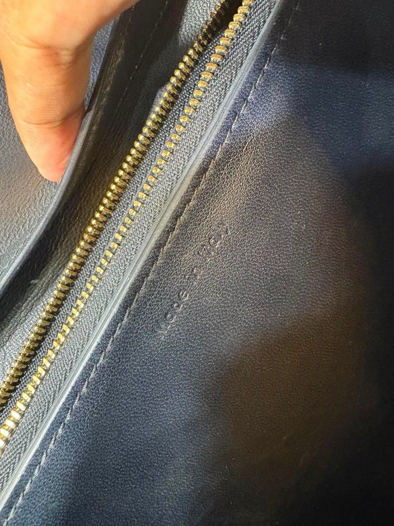 Celine Classic Box Bag Navy Blue Leather (Category: Luxury Bags & Wallets) located in Davao. Submitted by navil01 (Listing ID 1470847477, Image 2). Description: - Material: Smooth leather - Origin: Made in Italy - Hardware: Gold-tone metal clasp - Strap: Adjustable shoulder strap - Design: Structured shape with clean edges - Authenticity: Interior stamp and heat-stamped serial number.
