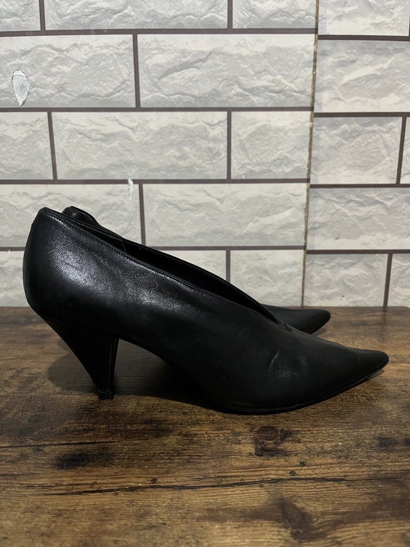 Celine Paris Black Leather Pointed Toe Heels Size 39 (Category: Heels) located in Manila. Submitted by kuya_erick62 (Listing ID 1470760989, Image 2). Description: - Brand: Celine Paris (Made in Italy) - Style: Slip-on pumps with pointed toes, deep V-cut front, and curved heels - Color: Classic Black - Material: Genuine Leather - Size: EU 39 - Condition: Pre-owned, soles show visible wear from previous use - Perfect timeless luxury piece to elevat