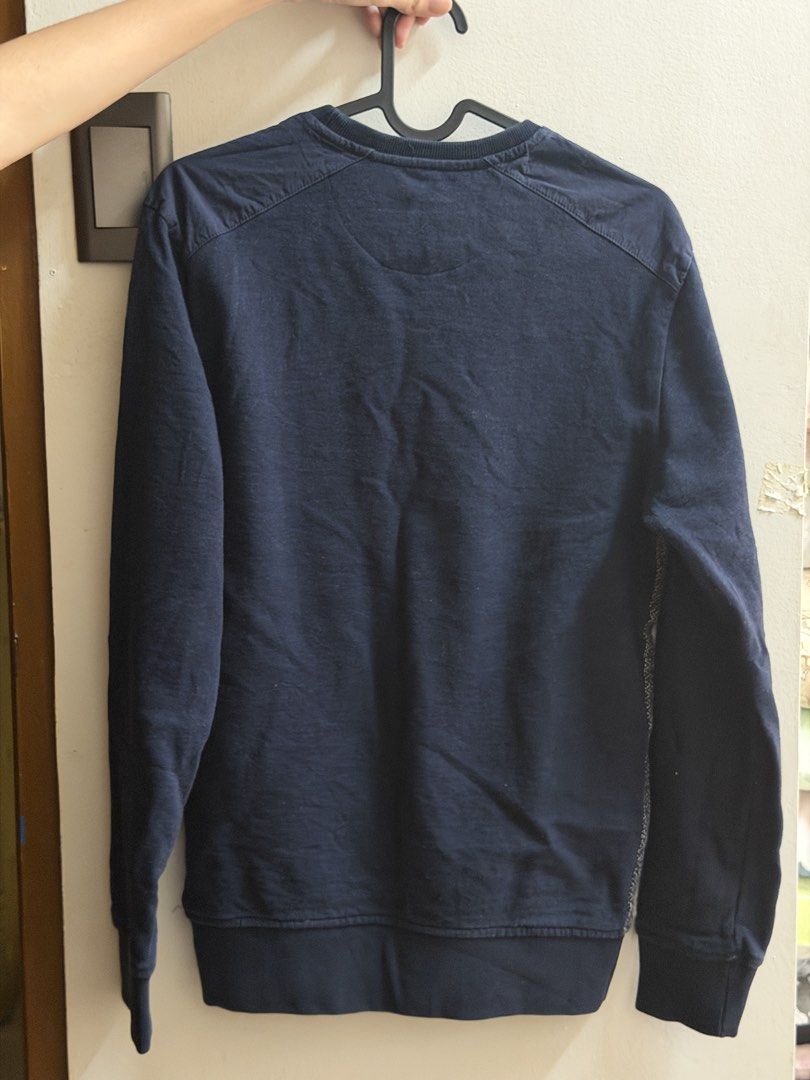 Celio Textured Pattern Crewneck Sweatshirt (Category: Coats, Jackets and Outerwear) located in Bacoor. Submitted by aeieaa (Listing ID 1470784109, Image 2). Description: - Classic crew neck with classic V-stitch detailing - Stylish micro-herringbone knit texture on the front torso - Solid navy blue sleeves, shoulders, back, and ribbed trims - Soft cotton-blend knit fabric, perfect for smart-casual wear or daily layering.