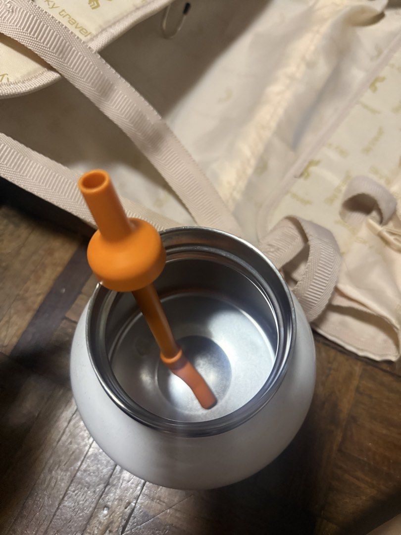 Chako Lab Lin Lin 1000ml Stainless Thermal Bottle (Category: Water Bottles & Tumblers) located in Quezon City. Submitted by angelshopssells (Listing ID 1470824178, Image 2). Description: - Authentic Chako Lab Lin Lin Thermal Bottle - Capacity: 1000ml (1L) for all-day hydration - Colorway: Yogurt (clean white body with pastel light blue lid) - Features a pop of color with the orange straw mouthpiece and matching strap - Double-wall stainless steel